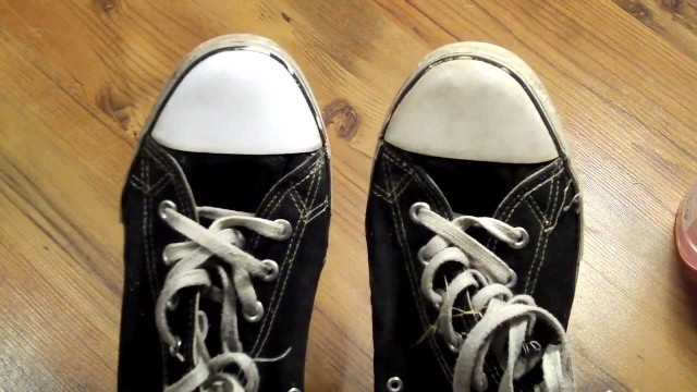 cleaning converse shoes