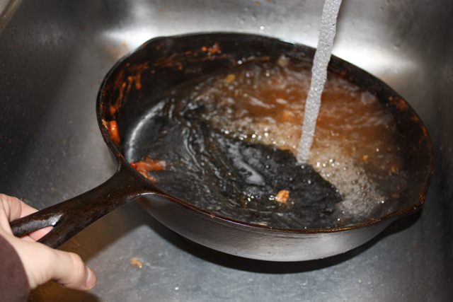 Clean a Cast Iron Pan