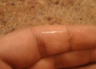 How to Get Super Glue off Your Fingers