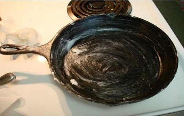 how to season a cast iron skillet 4